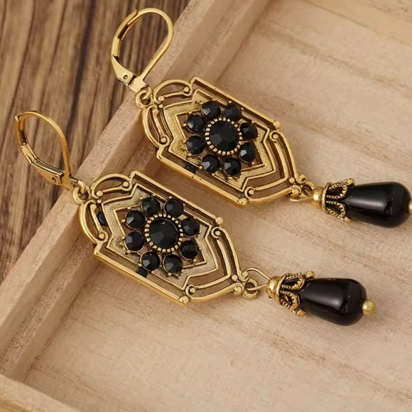 Vintage Marquis Bordo Gold Brass Earrings - Picture 3 of 9